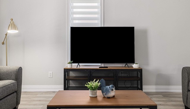 Modern Home in Leeds & Thousand Islands