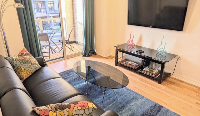 Modern home in prime Newmarket location close to mall, transit and trails