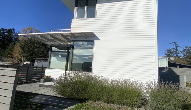 Modern home in the Heart of Eastsound Village - Walk to Shops, Cafes, & Beaches