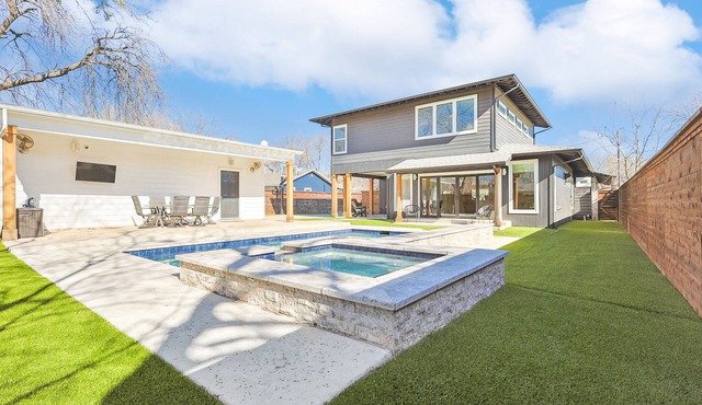Modern Home in the Heart of Old Town Roanoke with Pool!