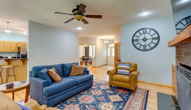 Modern Home in the Heart of Murphy, Hi-Tech Massage Chair, Jetted Tub, KING Bd!n