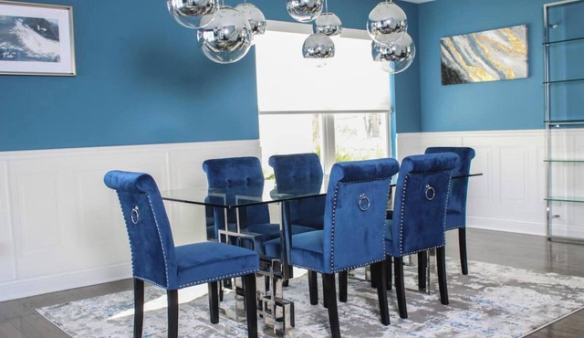 Modern Home in Trendy Neighborhood 40 from Downtown Chicago