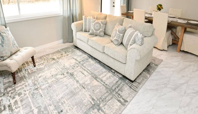 Modern home just mins to Notre Dame!(52723)