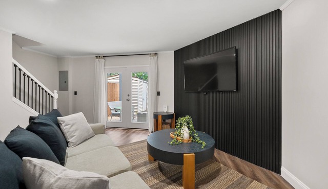 Modern Home mins from Truist Park