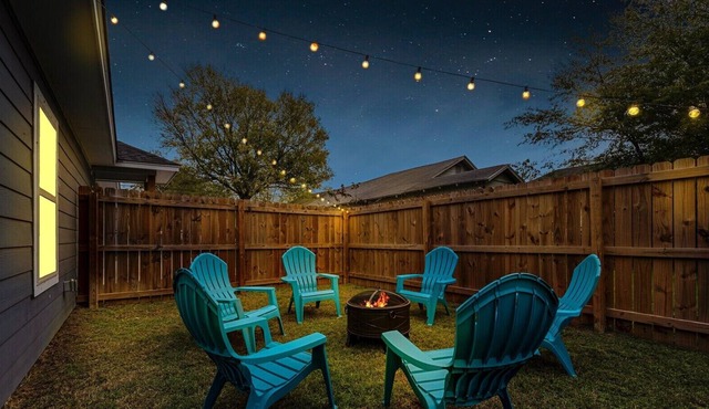 Modern Home near 2 miles from Baylor & Magnolia| Private Backyard