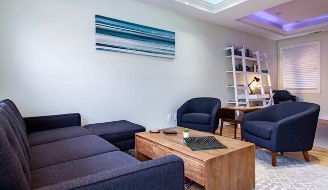 MODERN HOME NEAR CAPITOL HILL - Walk to METRO subway