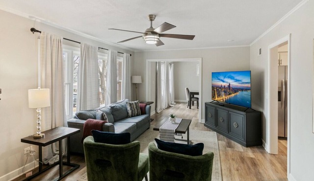 Modern Home near DT Libertyville and Naval Base