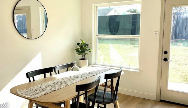 Modern Home Near Downtown Dallas, Easy Hwy Access