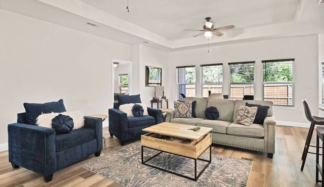Modern home near historic Downtown Waxahachie