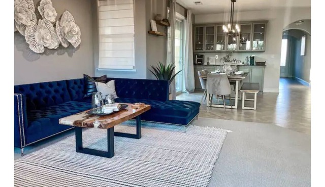 Modern home near hwy99 & Yosemite newly renovated!