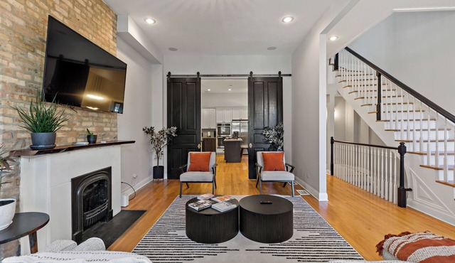 Modern Home Near McCormick Place & Downtown - Bronzeville