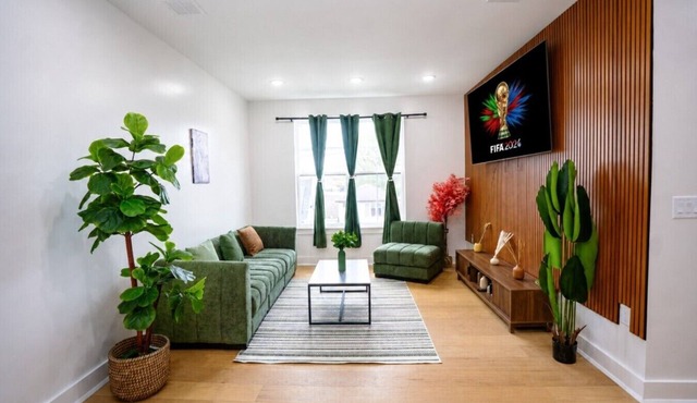 Modern Home Near MetLife | 2BR | Free Parking