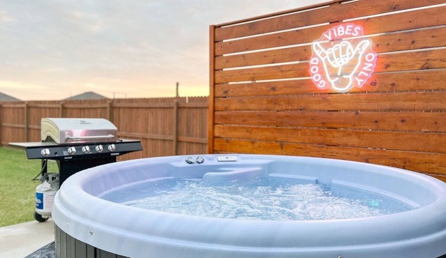 Modern Home Near Rose District: KING Bed, Hot Tub