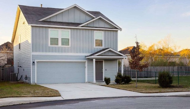 Modern home near Six flags and Medical center