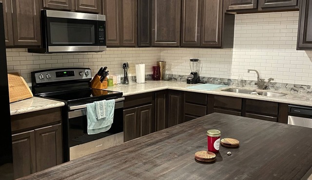 Modern Home near Southern University and BTR airport!