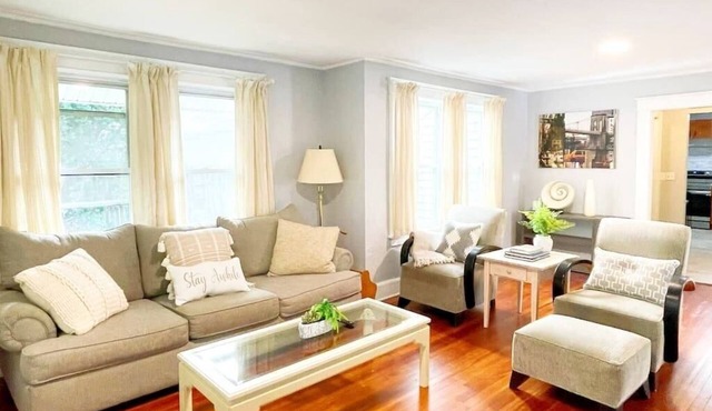 Modern Home off I-95 Perfect for Families & Business Stay with Ample Parking