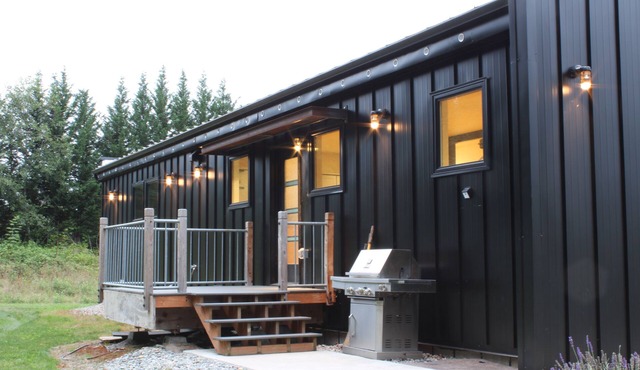 Modern home on acreage + frisbee golf… 3-bedroom house with WiFi in Monroe