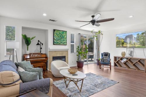 Modern Home Prime Location Loaded With Extras