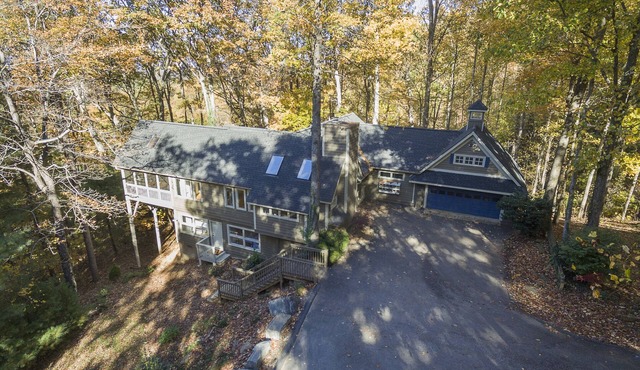 Modern Home Private with Beautiful Mountain Views & Fire Pit