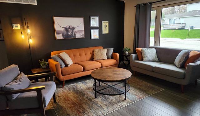 Modern Home, Sleeps 10, Near Downtown and VU, over 2000 sqft