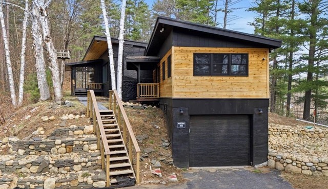 Modern home w/outdoor patio, screened in porch, balcony & peaceful river views