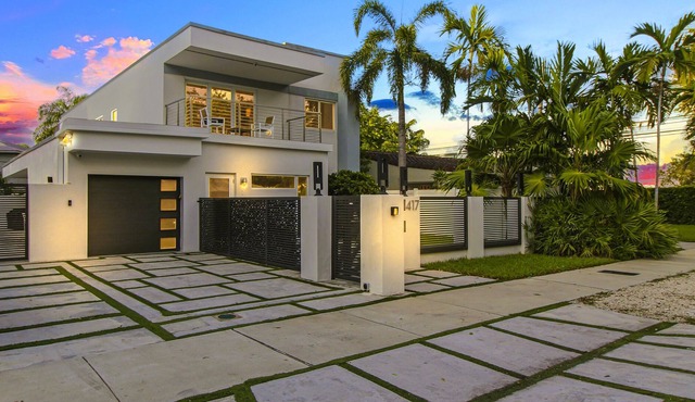 Modern Home w/Pool + 2nd Unit - Near Las Olas