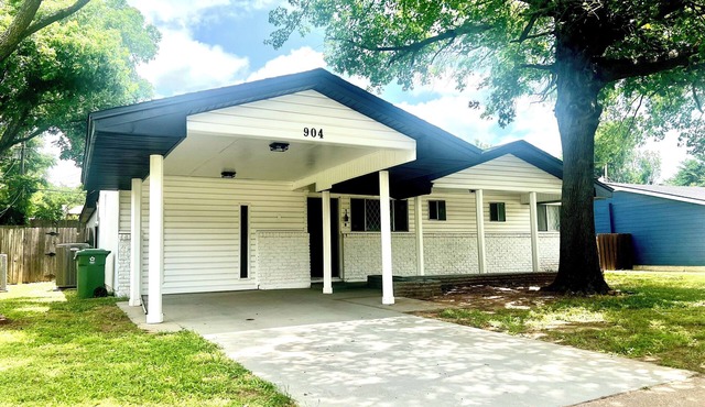 Modern Home w/Sunroom & BBQ