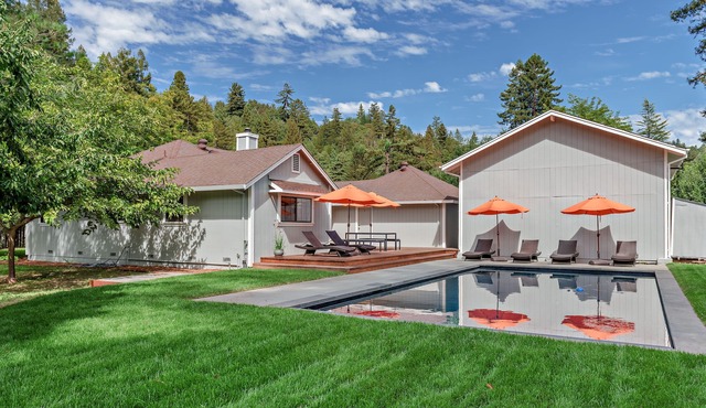 Modern Home w/Woodstove & Swimming Pool; a Resort Feel in a Vineyard Setting!