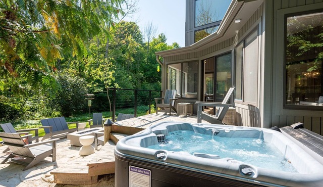 Modern Home | Walk to Downtown, Hot Tub & GameRoom