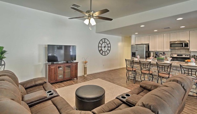 Modern Home - Walk to Lake Havasu and London Bridge!