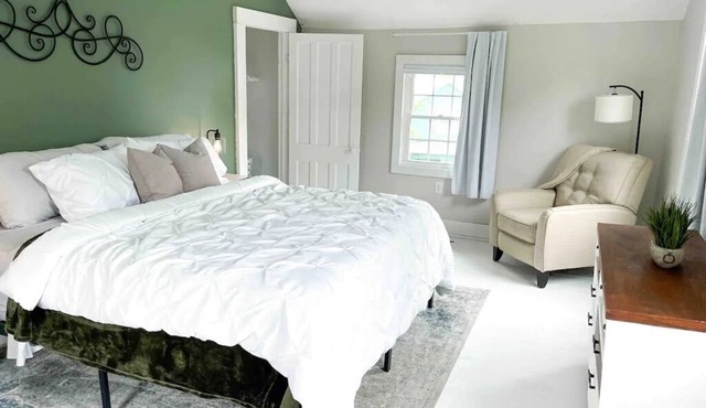 Modern Home Walking Distance to Boat Launch!