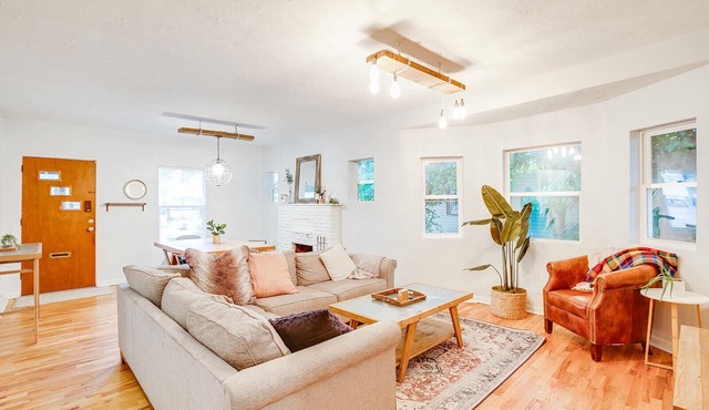 Modern Home, Walking Distance to Notre Dame and Downtown South Bend