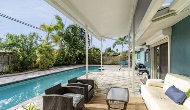 Modern Home with a Private lap pool - 3 Blocks to a Gorgeous Beach!