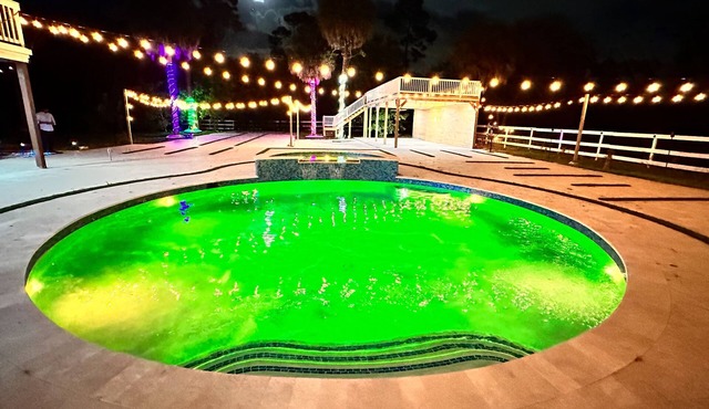 Modern home with Swimming pool and 5 acre lot