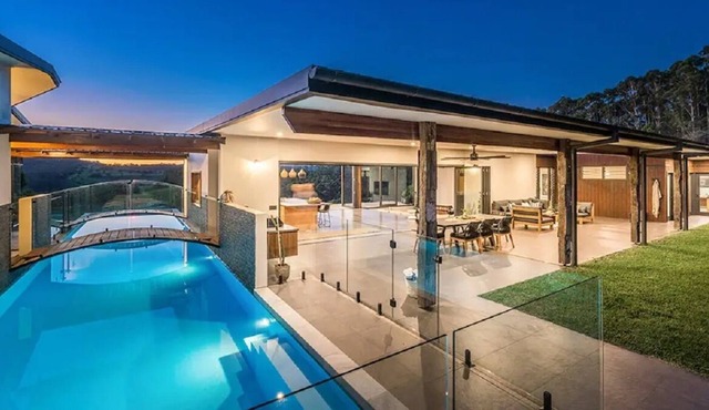 Modern home with 20 Meter Lap Pool