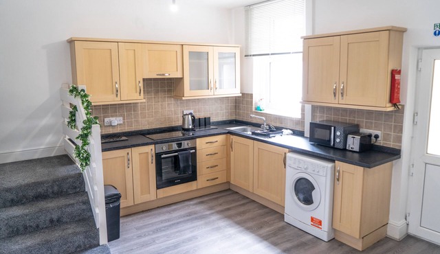 Modern Home with 3 Double Bedrooms - Carlisle