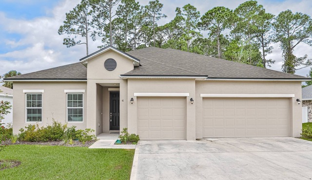 Modern home with central AC, WiFi, private washer/dryer, and screened porch