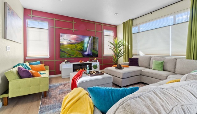 Modern Home with Hot Tub, Game Room, Patio & Four King Suites