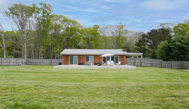 Modern home with large deck, firepit, enclosed yard, & immaculate kitchen