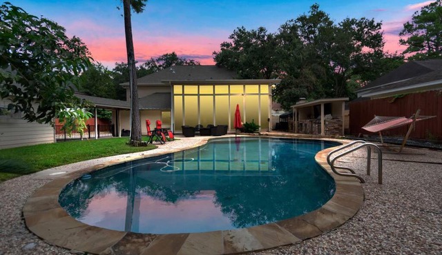 Modern Home with Pool, Hot Tub and Game Room