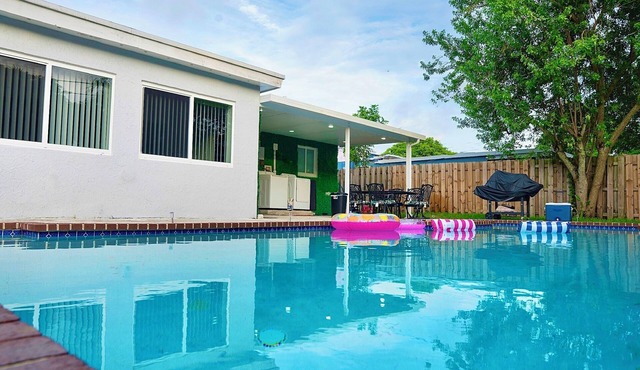 Modern Home with Private near the Hard Rock Stadium, Beach, Casino