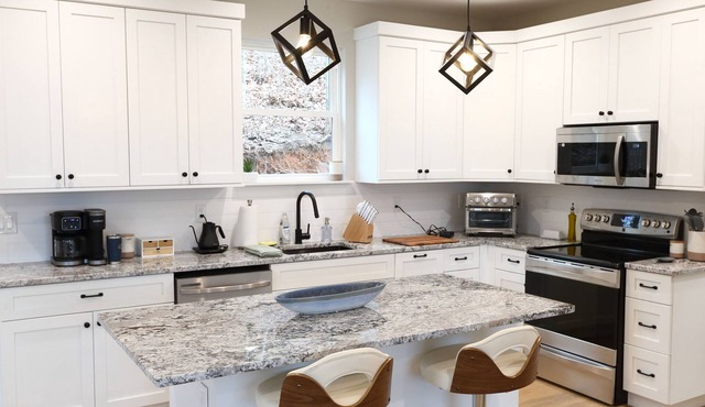 Modern home with sweeping views of Lookout Mountain just 5 miles from downtown