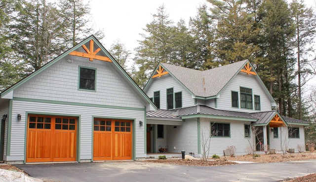 Modern home with a fireplace, ping pong, canoe, washer/dryer & central AC