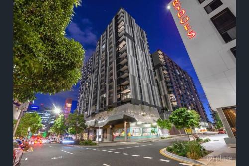 Modern Homely 2BR APT w Parking Bowen Hills