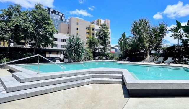 Modern & Homely 2BR APT w/Parking @Bowen Hills