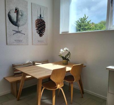 Modern & Homely Apartment - Free Parking