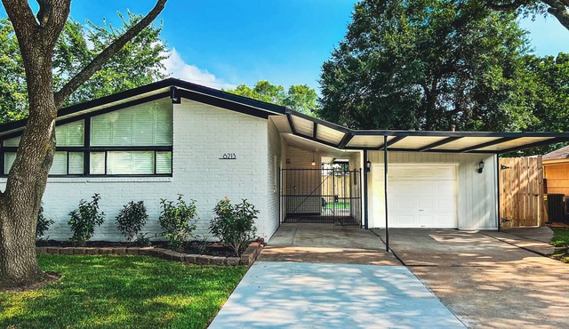 Modern Homely Family & Pet Friendly Oasis - Patio Dining