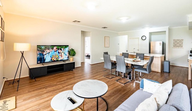 Modern Homely House in Clyde