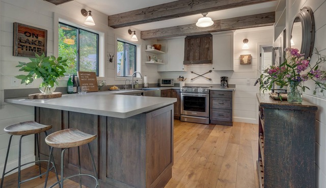 Modern Homewood Cabin