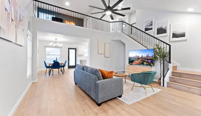 Modern & Homey 3BR Home, Remote Work Friendly, King Beds, Fast WiFi